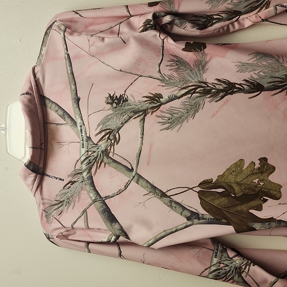 Duck Dynasty Women's Pink Camo Pullover 1/4" Zip. - Picture 8 of 11